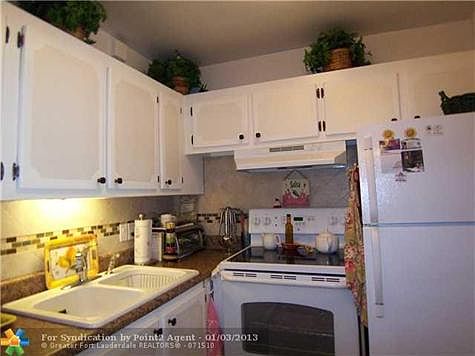 3rd image of 8 Newport Ct #A