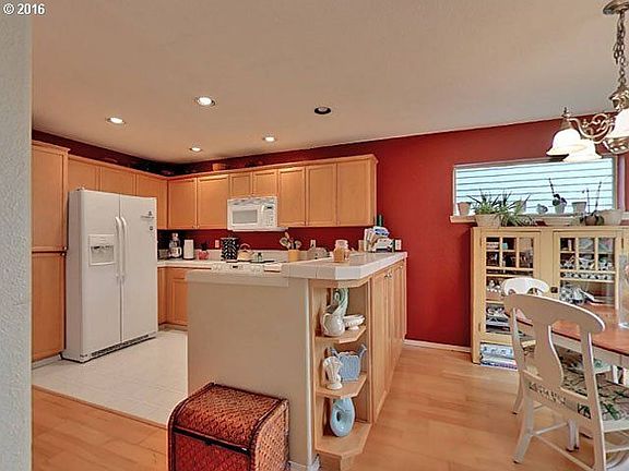 4th image of 1518 NE Glen Ellen Dr