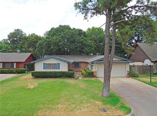 2711 Olympia Dr, Arlington, TX 76013