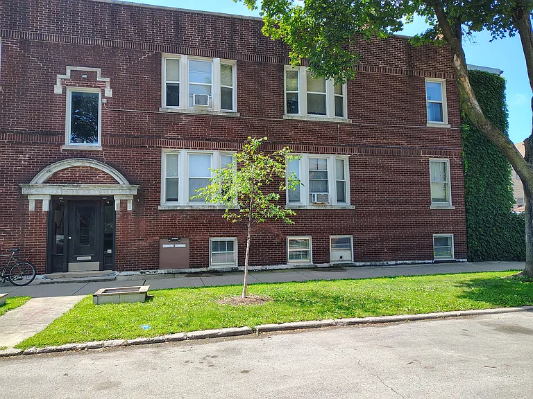 2907 W Fletcher St #1 — Photo 1