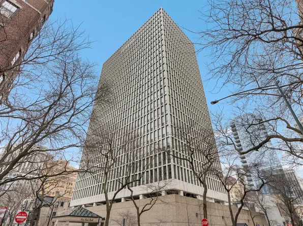 1 E Scott St APT 906, Chicago, IL 60610