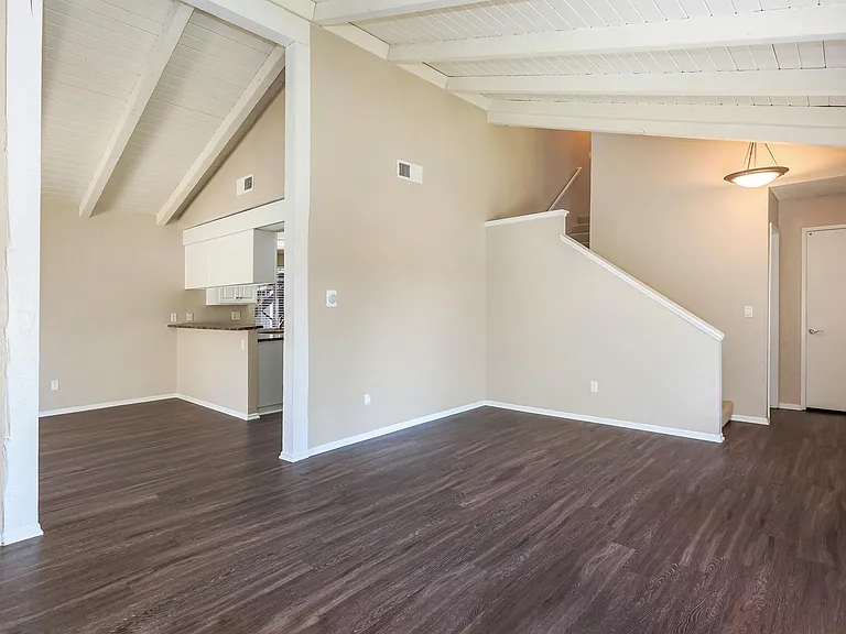 Carlyle Square Apartment Homes — Photo 43