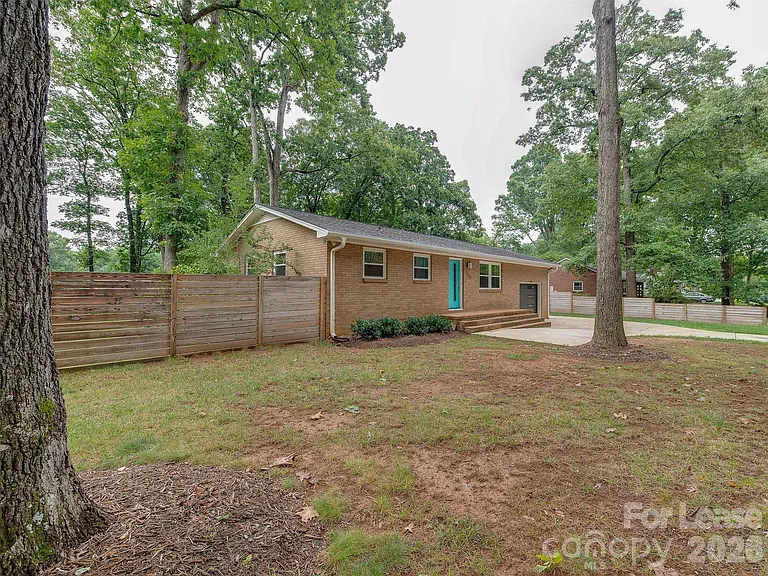 5646 Oak Dr — Photo 4