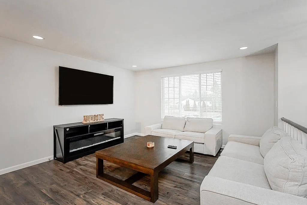 3 bed, 2.0 bath, 1506 sqft, $2,400 — Photo 4
