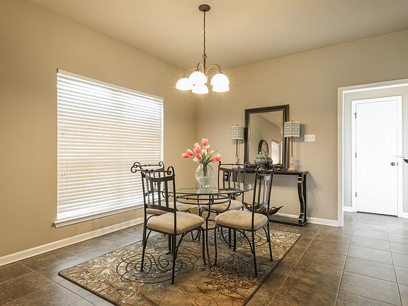 Breakfast / Dining Area 