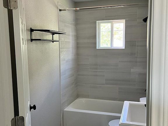 3rd image of 2523 S Vernon Ave