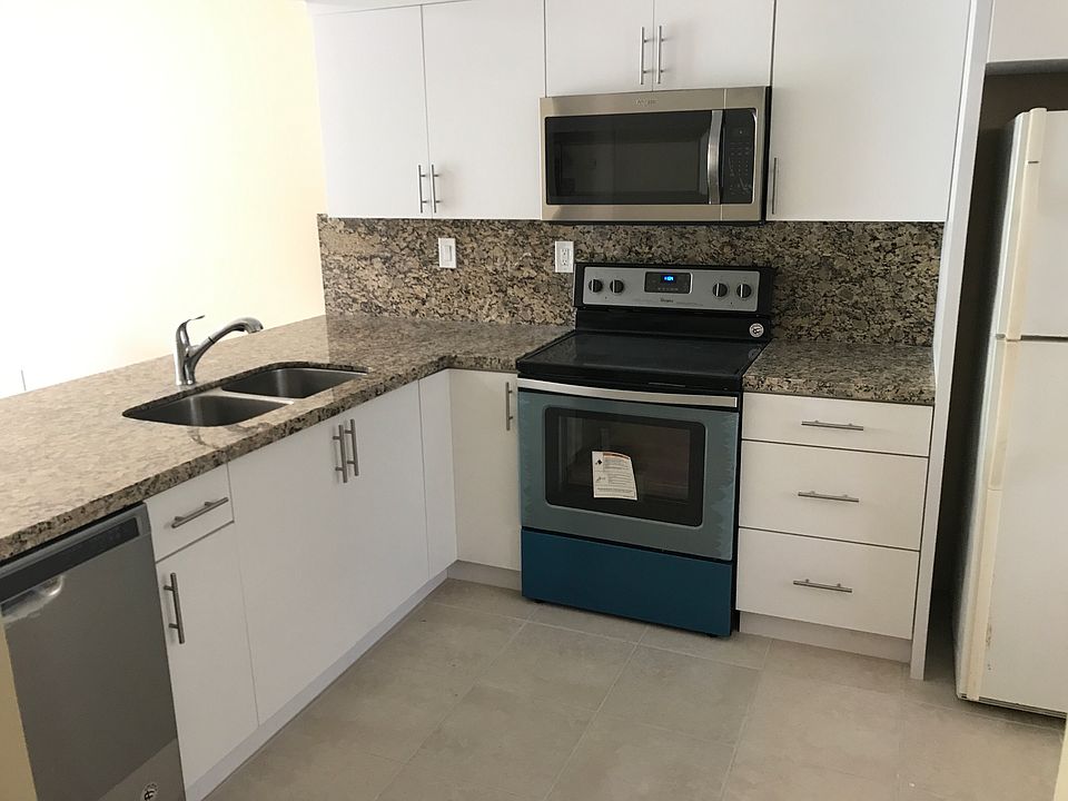 1st image of 1750 NE 191st St APT 512