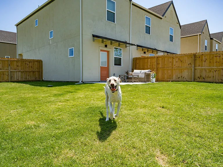 Lat Twenty7 Townhomes — Photo 11