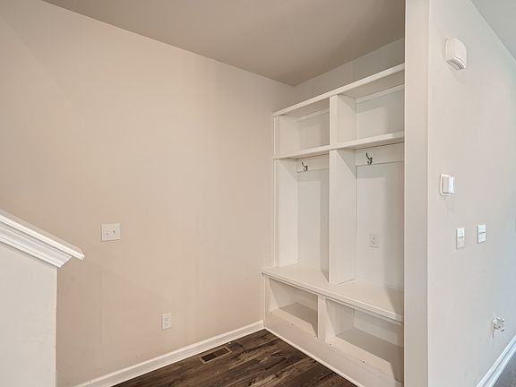 4th image of 3507 Hidden Valley Cir #1