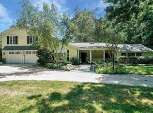 561 Remsen Ln, Oyster Bay, NY 11771