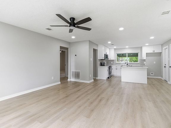 4th image of 2208 Merle St