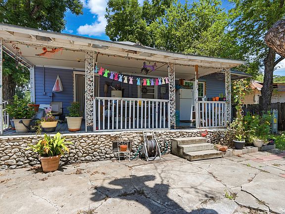 5th image of 3201 S FLORES ST