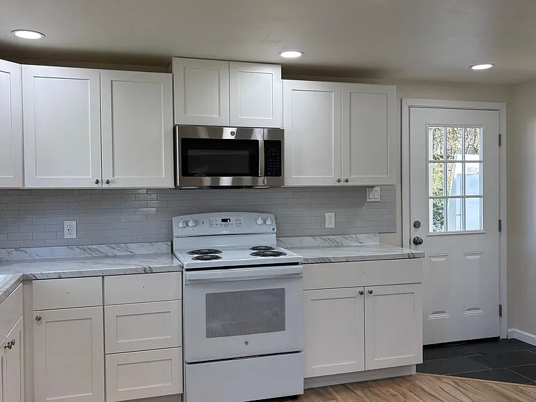 R1257 SW Plummer Ave — Photo 28