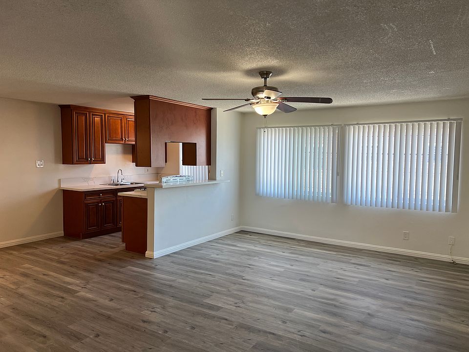 1st image of 3100 E 7th St APT 10