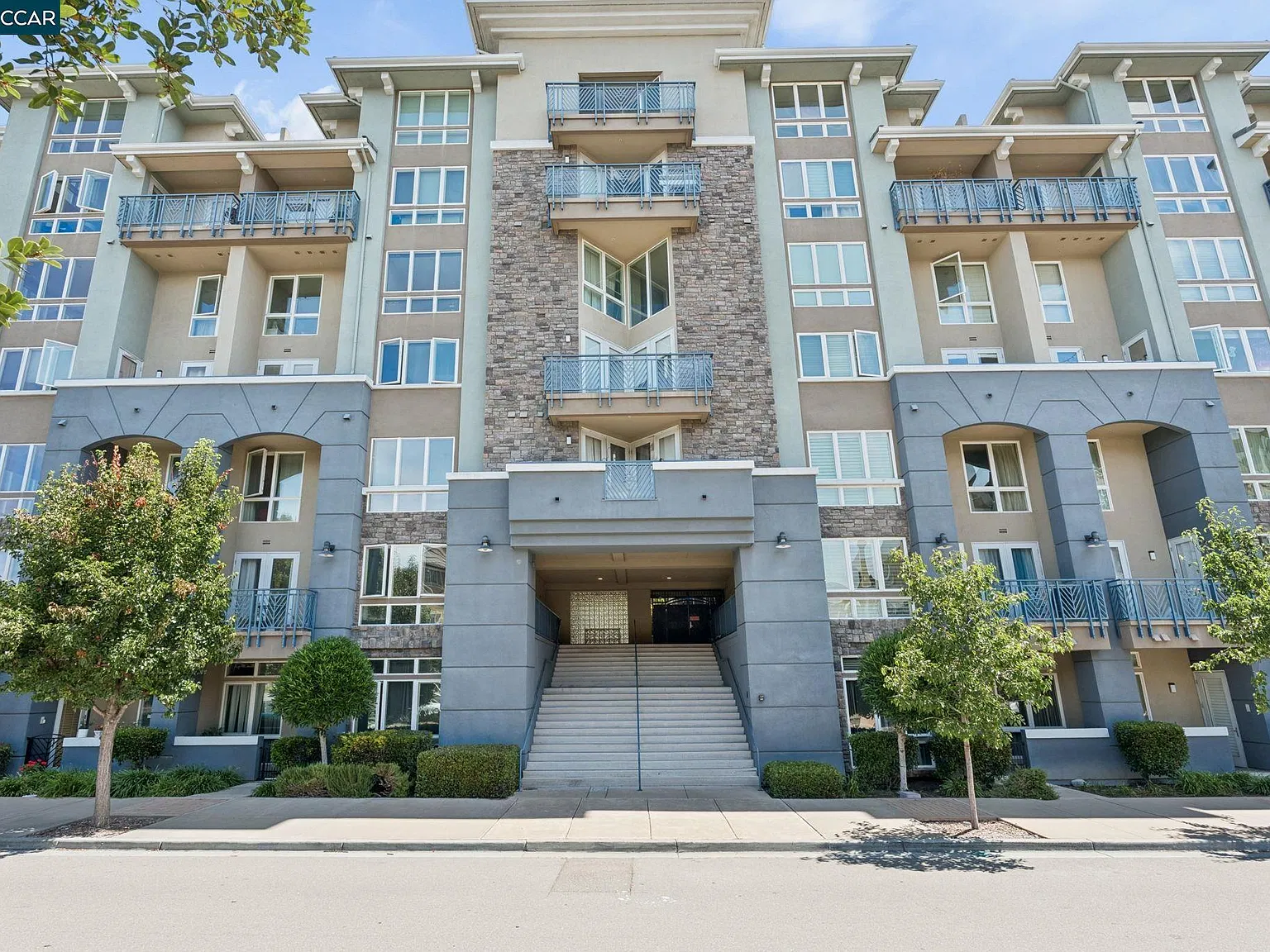 3 bed, 1234 sqft, $3,300 — Photo 1