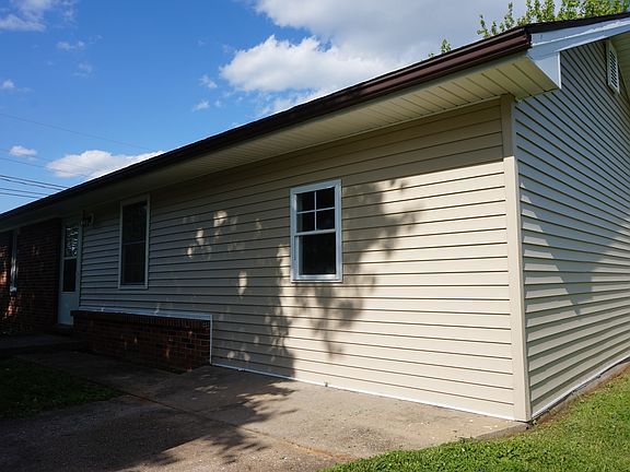 3rd image of 410 Glenview Dr