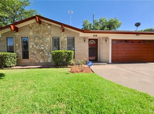 916 Stratford Dr, Bedford, TX 76021