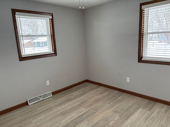 3rd image of 1031 Melrose Ct #1031