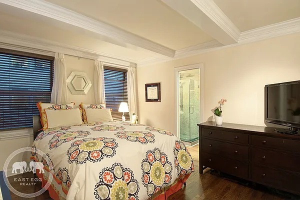 Sold by East Egg Realty | media 17