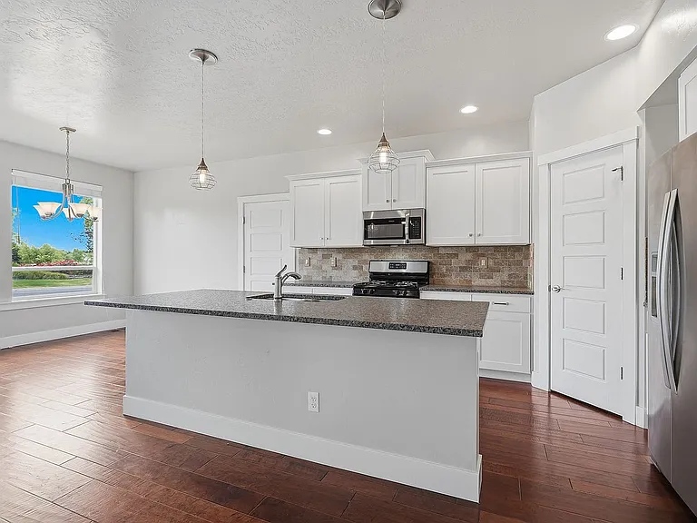 1231 N Seven Golds Ave — Photo 4