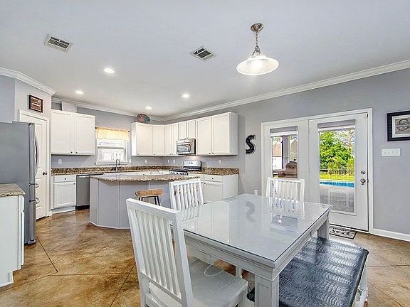 4th image of 256 Riverwood Dr