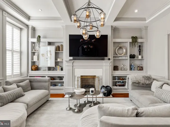 1013 Clinton St, Philadelphia, PA 19107