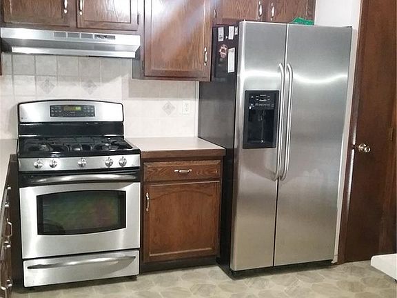 3rd image of 46 Bellevue Dr
