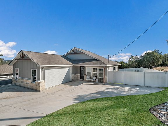 3rd image of 1025 Alta Vista Ln