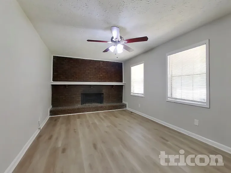 4211 Clearview Dr — Photo 2