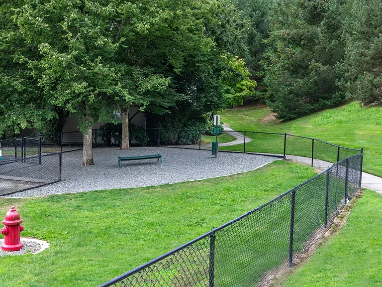 The Knolls at Inglewood Hill Apartments — Photo 19