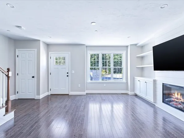 30 Old Washington St #4, Pembroke, MA 02359
