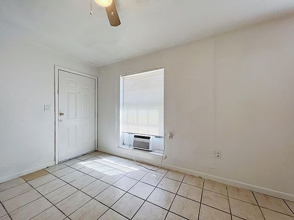 2nd image of 612 Luxton St APT 101