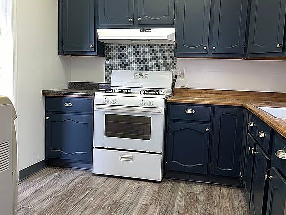 3rd image of 704 W 52nd St