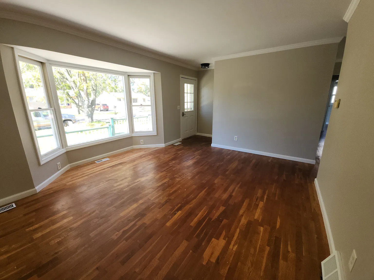 3 bed, 1.5 bath, 1587 sqft, $2,500 — Photo 3