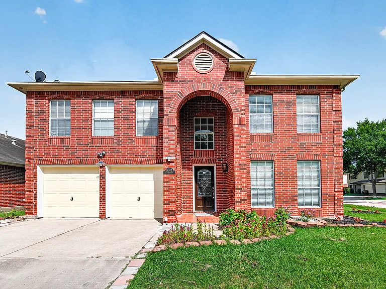 16102 Flatridge Ct — Photo 1