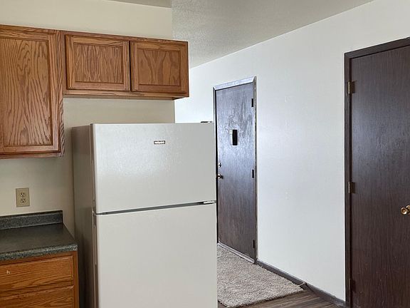 4th image of 624 6th St E