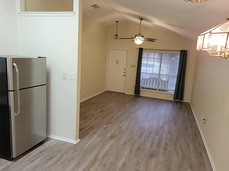 1015 E Yager Ln #69 — Photo 6