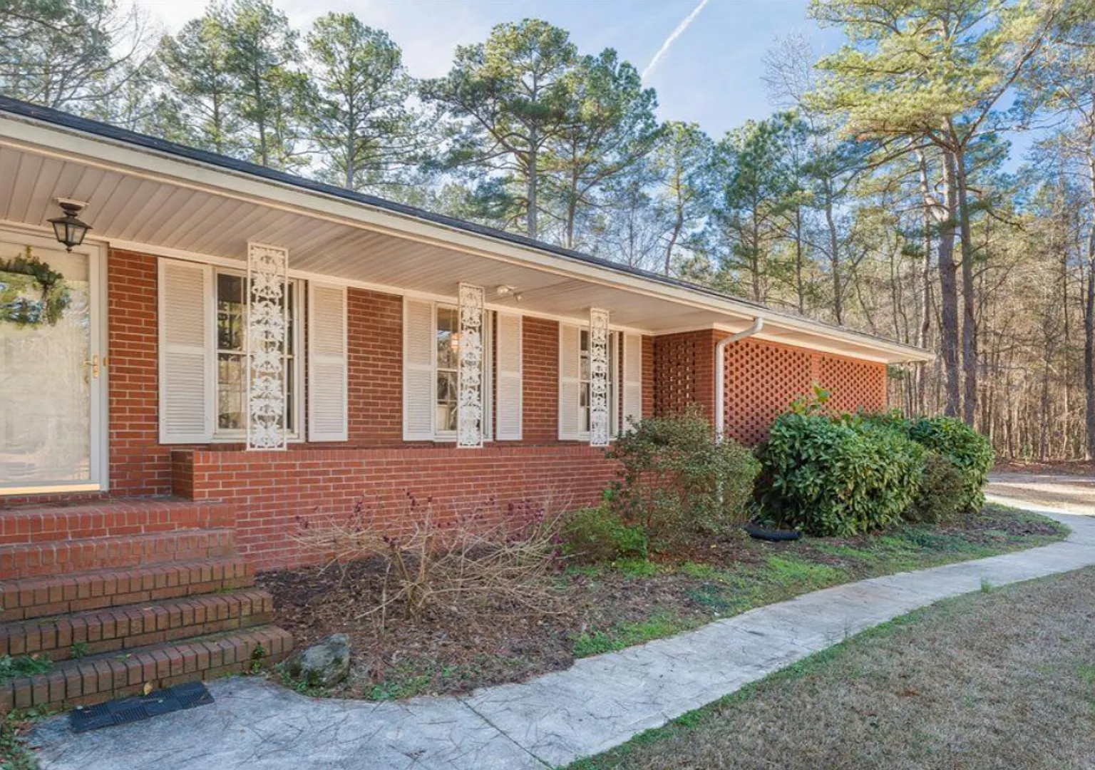 Private Estate Living on 2.7 Wooded Acres in Fayette County — Photo 3