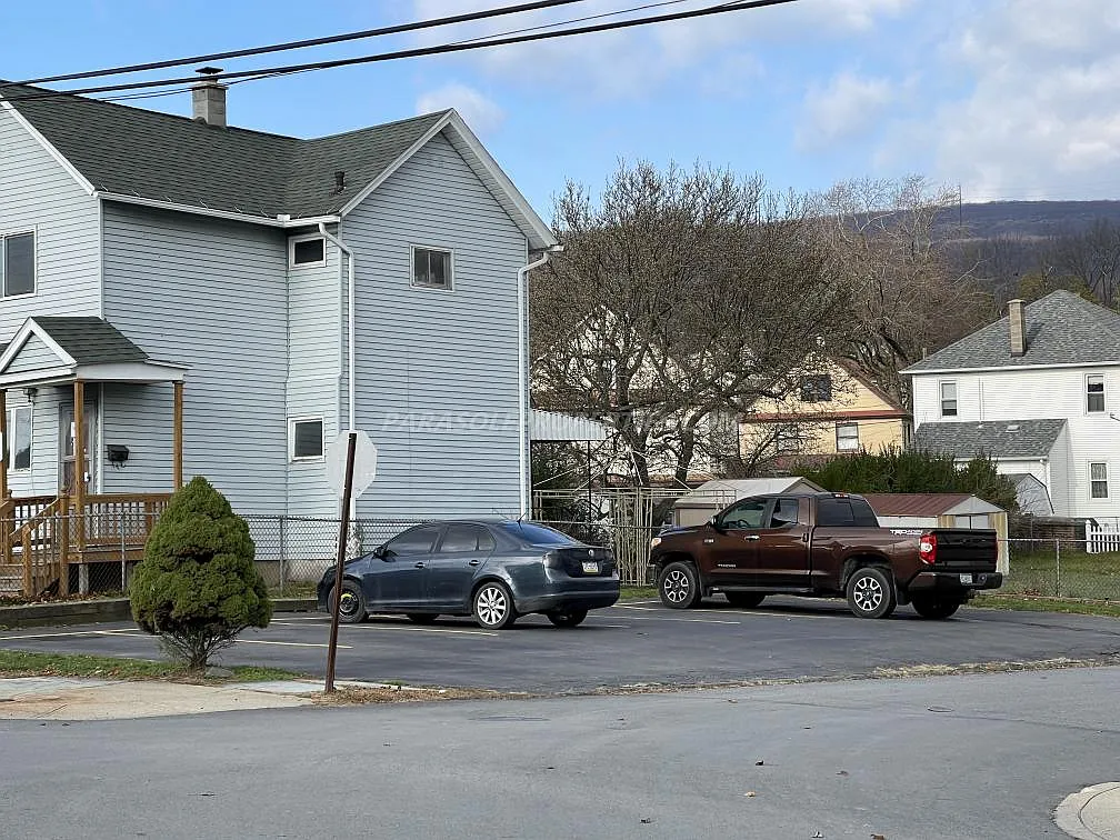 Building Photo - 1738 Brick Ave #A