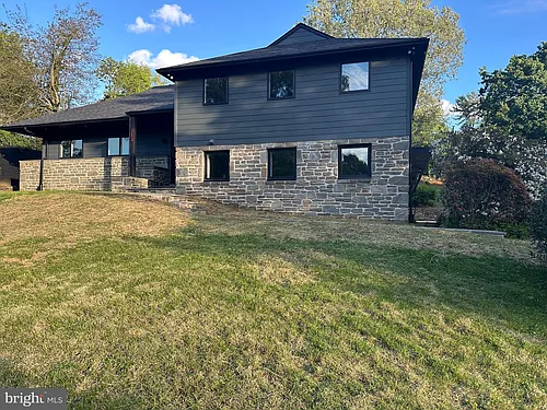 713 Woodfield Rd Photo 1