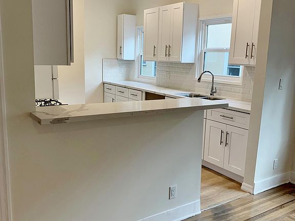 4th image of 644 N Genesee Ave #644