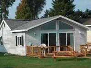 797 Long Point Dr, Houghton Lake, MI 48629