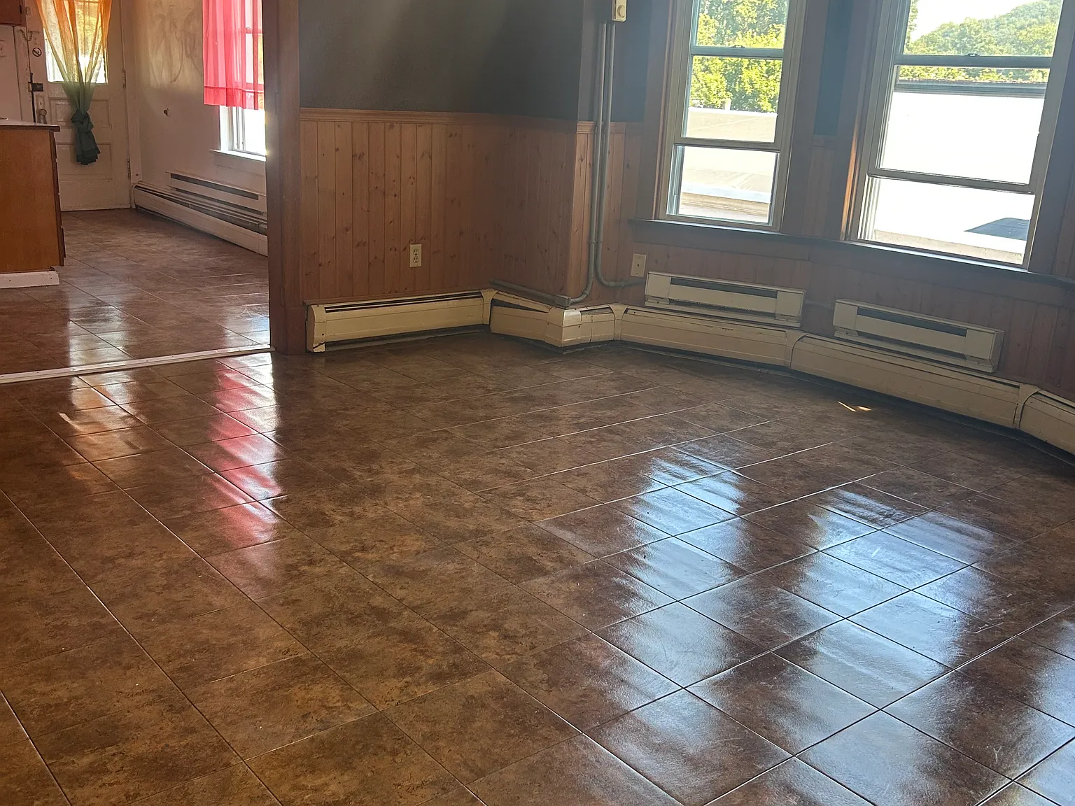 2 bed, 1090 sqft, $1,050 — Photo 2