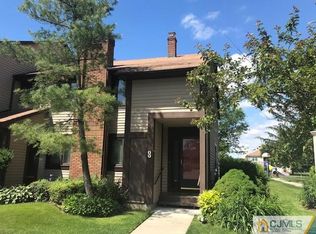 17 Chelsea Ct, Parlin, NJ 08859