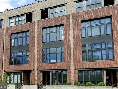 4584 Riverside Way, Philadelphia, PA, 19127