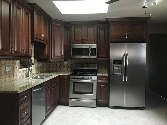 4th image of 3745 Oakwood Ave