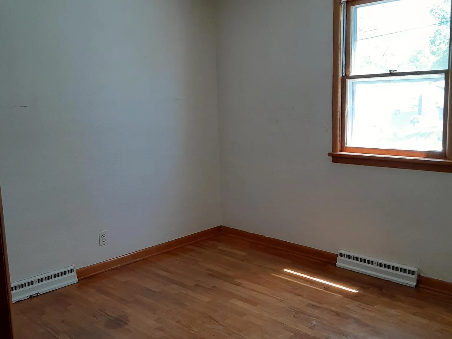 4 bed, 1900 sqft, $2,300 — Photo 4