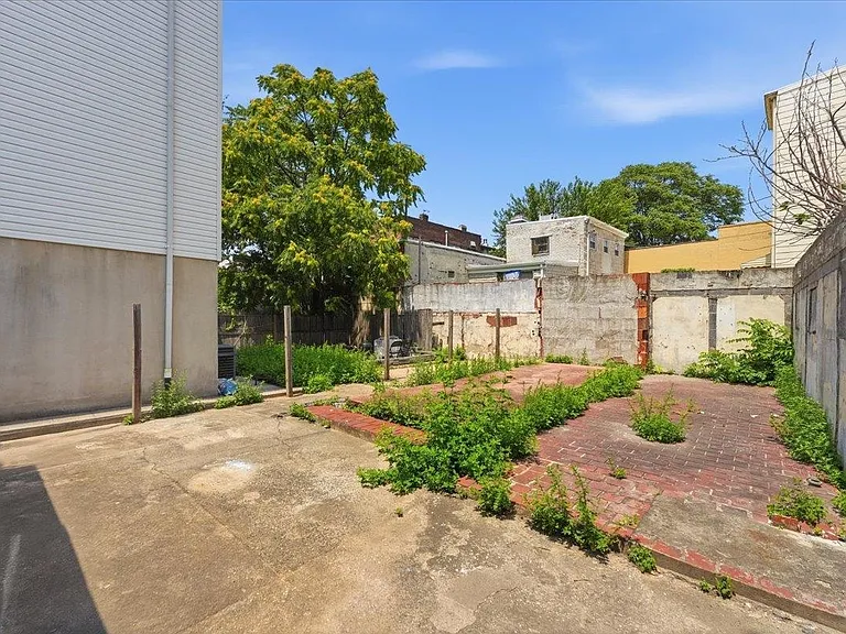 78 Logan Ave — Photo 19