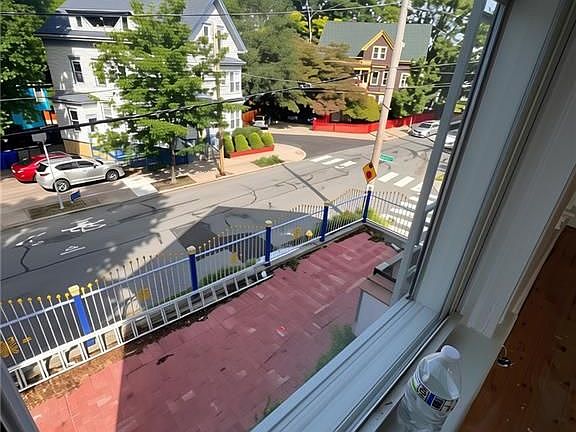 4th image of 121 Camp St #2