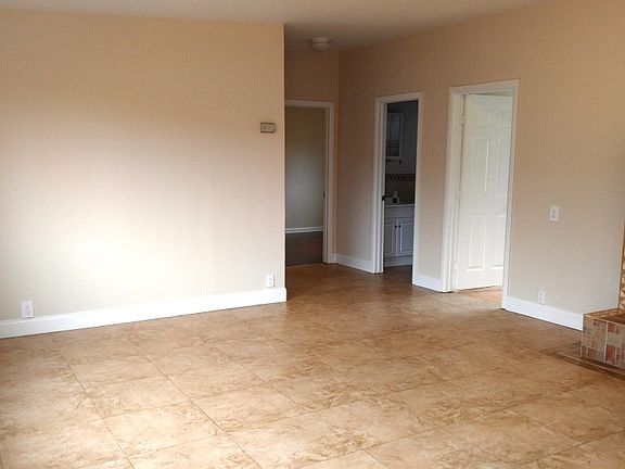 3rd image of 124 Escuela Gln